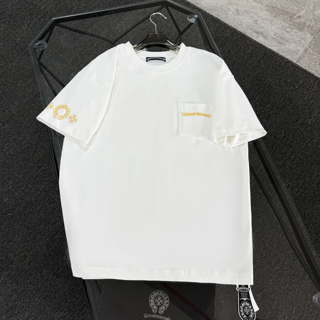 P170 Chrome Hearts 25 high-end versions. The fabric is made of 300 grams of high-density pure cotton. It does not deform or shrink. It has three labels. It is the same style for men and women. Technology: suede foaming + digital printing. Color: white, black. SIZE: S-XL.